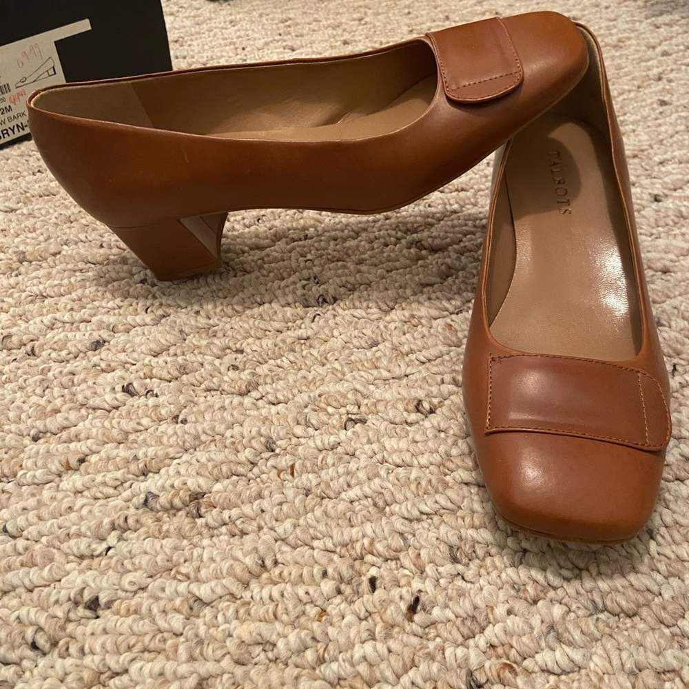 Talbots leather shoe with small heel